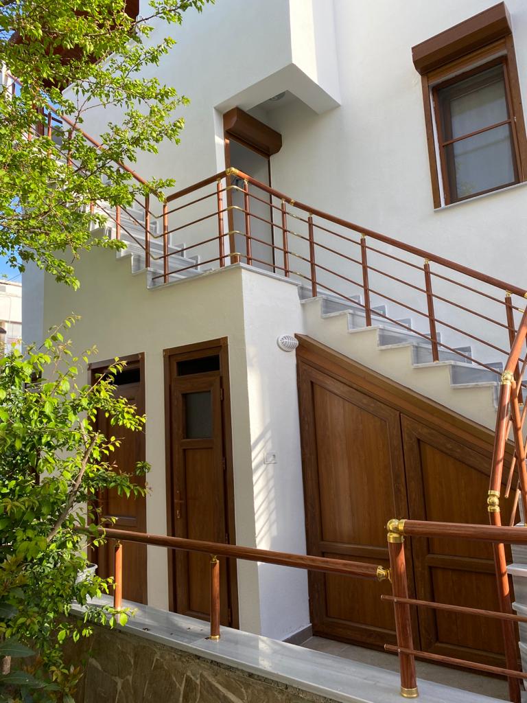 Erikli manzaralı oda